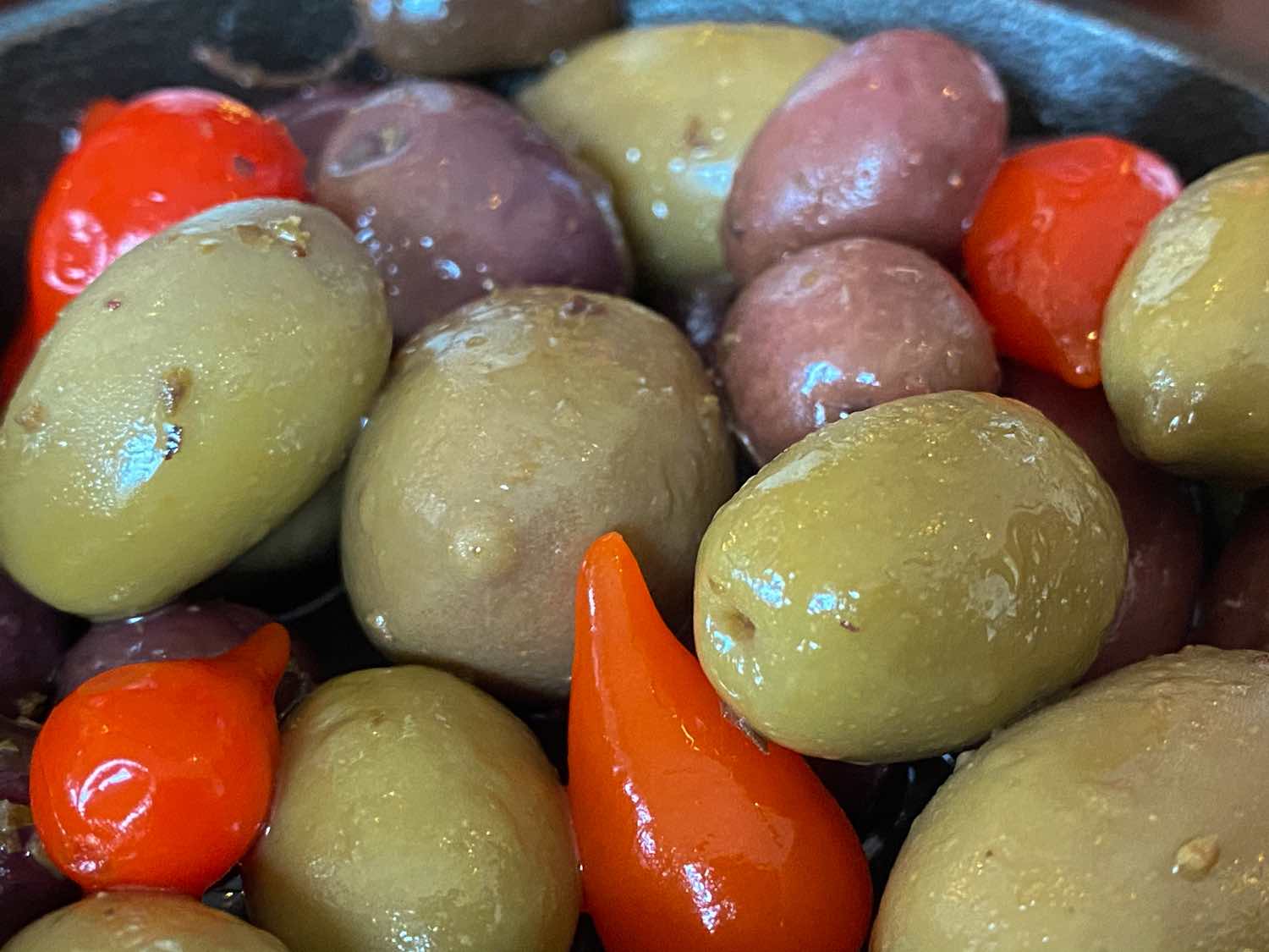 Follow Chenin Carlton Instagram – https://www.instagram.com/shychenin/ Follow Twist Wine Company Website – https://www.twistwine.com/ Facebook – https://www.facebook.com/TwistWineCo Instagram – https://www.instagram.com/twist_wine_co/ Twitter – https://twitter.com/HoltmansDonuts 