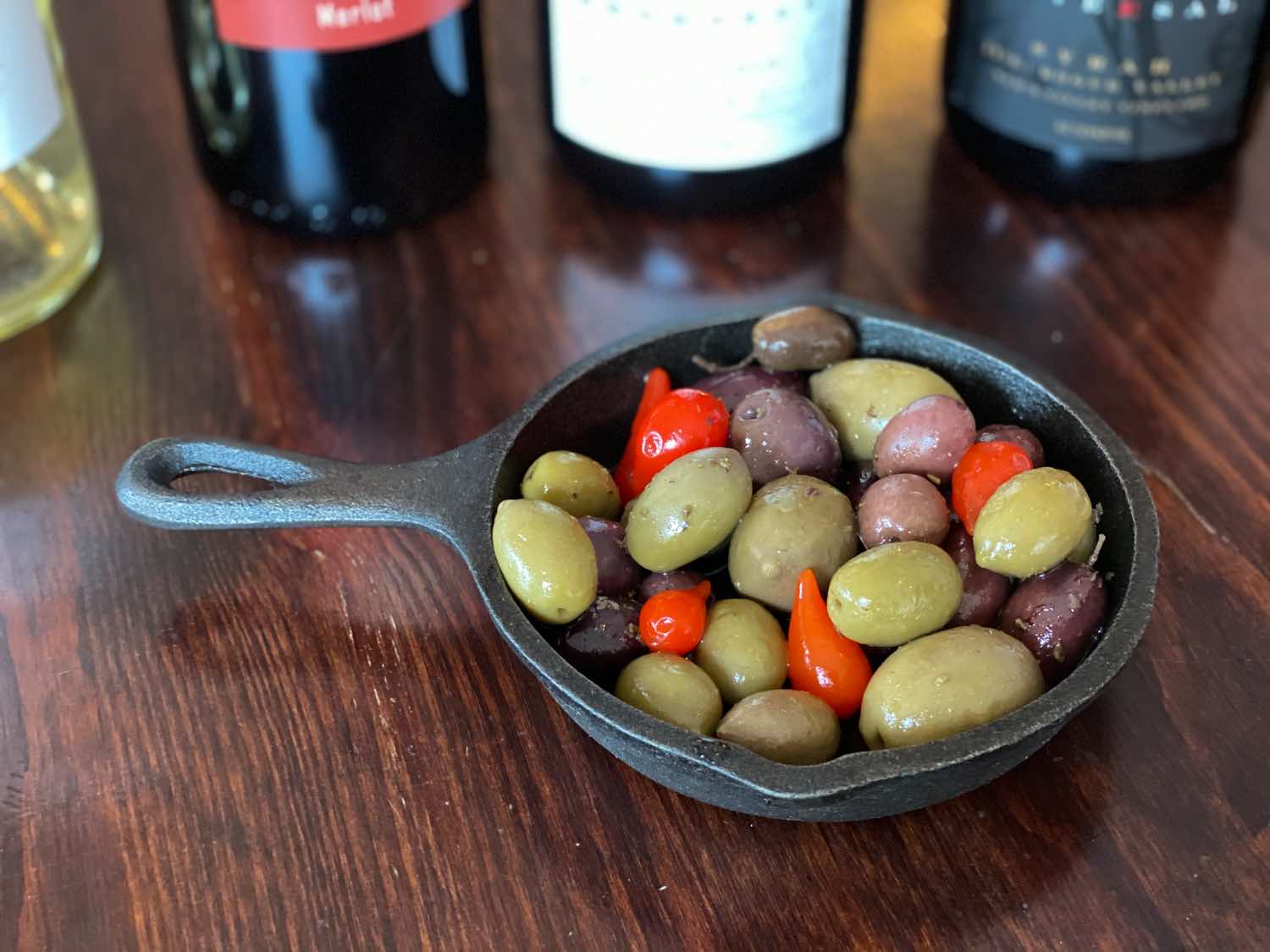 Follow Chenin Carlton Instagram – https://www.instagram.com/shychenin/ Follow Twist Wine Company Website – https://www.twistwine.com/ Facebook – https://www.facebook.com/TwistWineCo Instagram – https://www.instagram.com/twist_wine_co/ Twitter – https://twitter.com/HoltmansDonuts 